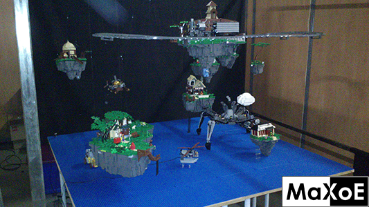 MAXOE_geekopolis_2013_lego