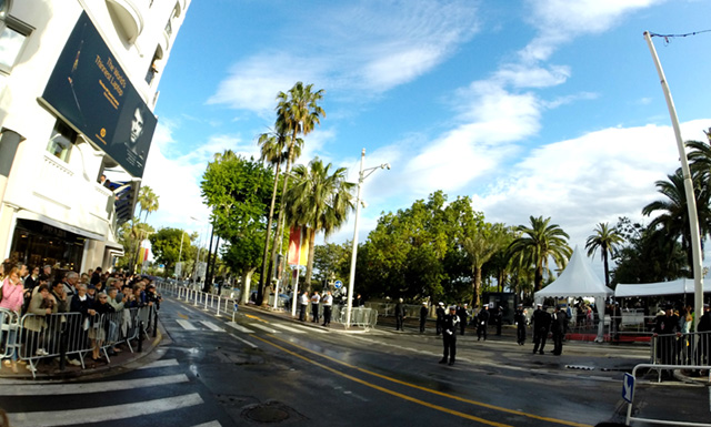 Instantané de Cannes : Avant et pendant la Cérémonie d'Ouverture